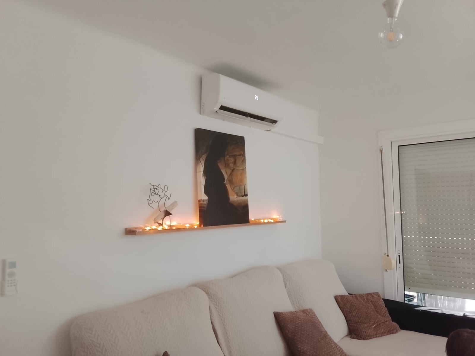 Salón de un piso pintado en Sant Vicenç dels Horts por Pintor Vallirana